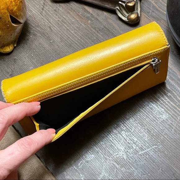 Trendy yellow wallet - Picture 3 of 5